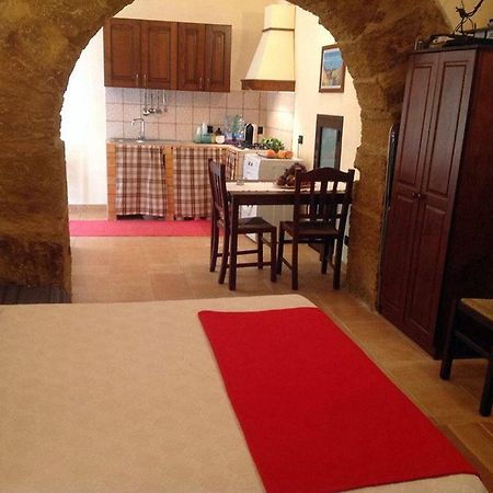 Domus Antiqua Bed & Breakfast Agrigento Bagian luar foto