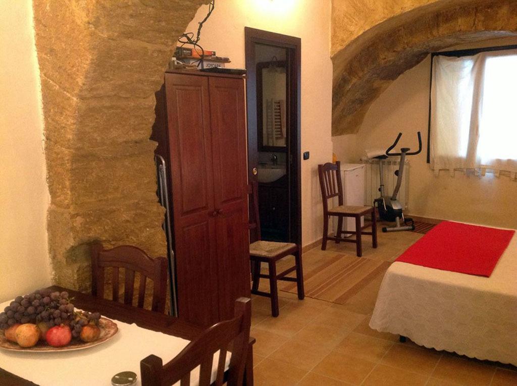 Domus Antiqua Bed & Breakfast Agrigento Bagian luar foto