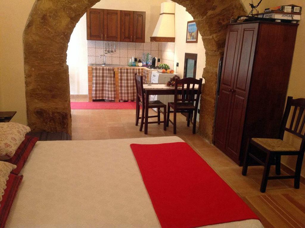 Domus Antiqua Bed & Breakfast Agrigento Bagian luar foto