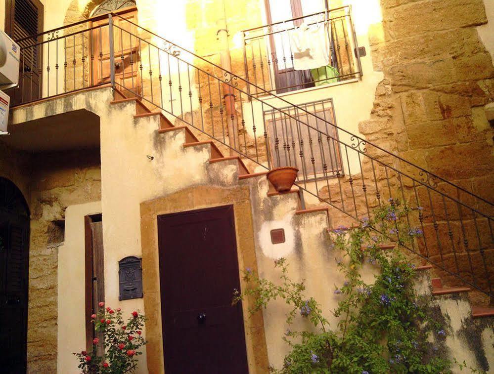 Domus Antiqua Bed & Breakfast Agrigento Bagian luar foto